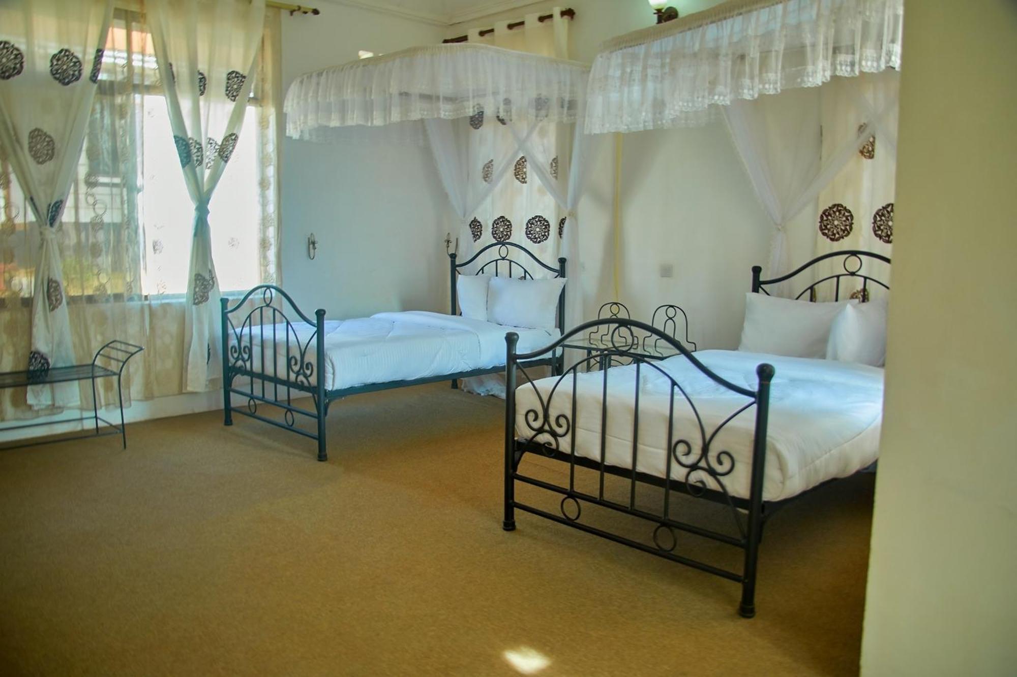 Ngorongoro Corridor Lodge คาราทู ภายนอก รูปภาพ